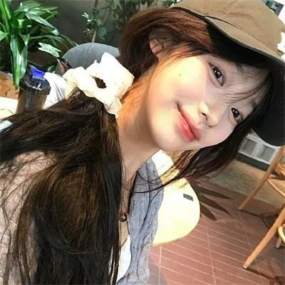 模仿女孩